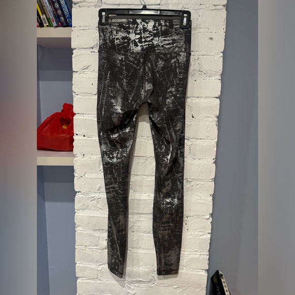 lululemon athletica Pants - Lululemon Wunder Under Hi-Rise 28" Crinkle Heather Brindle Shine Foil Size 4